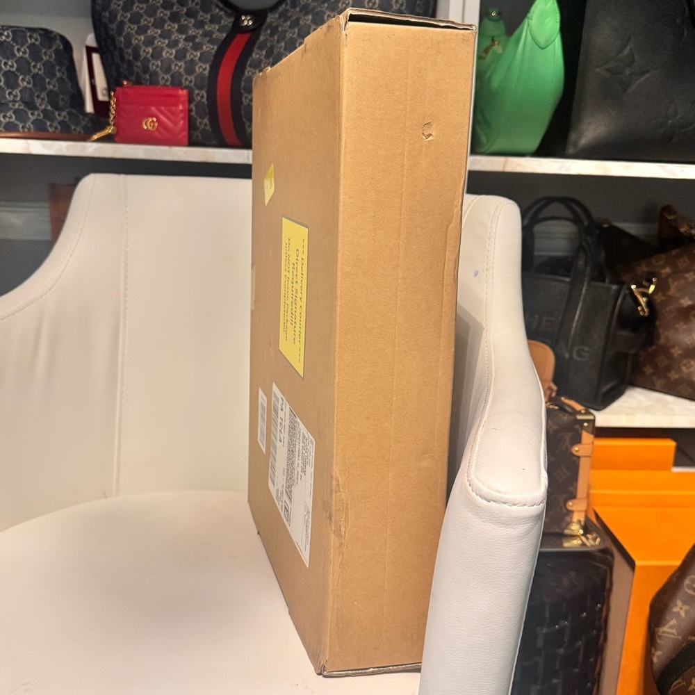Gucci Shipping Box - Picture 5 of 5